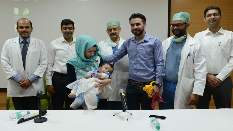 به‌ وێنه‌.. ئه‌و منداڵه‌ عێراقییه‌ی دوو ده‌ست و دوو قاچی زیاده‌ی هه‌بوو نه‌شته‌رگه‌رییه‌كه‌ی سه‌ریگرت